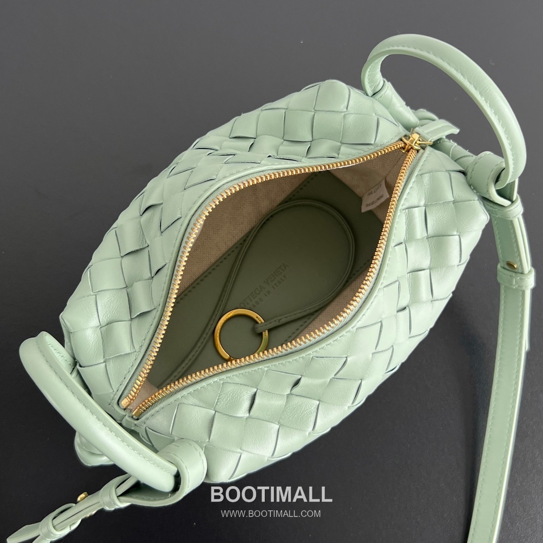 Bottega Veneta Loop Camera Bag Intrecciato Leather Black Crossbody Bag 보테가 베네타 루프 카메라백 인트레치아토 레더 블랙 크로스백 19cm 8