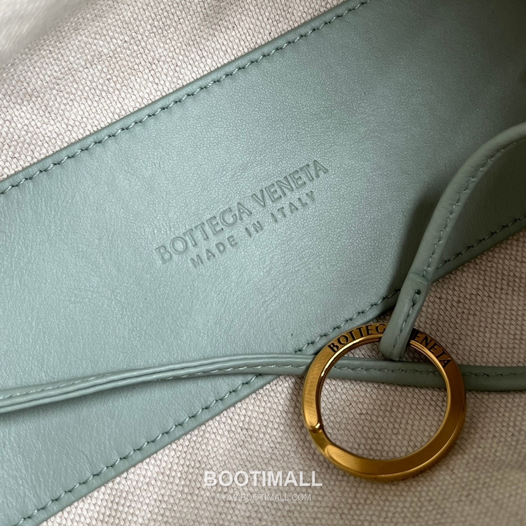 Bottega Veneta Loop Camera Bag Intrecciato Leather Black Crossbody Bag 보테가 베네타 루프 카메라백 인트레치아토 레더 블랙 크로스백 19cm 9