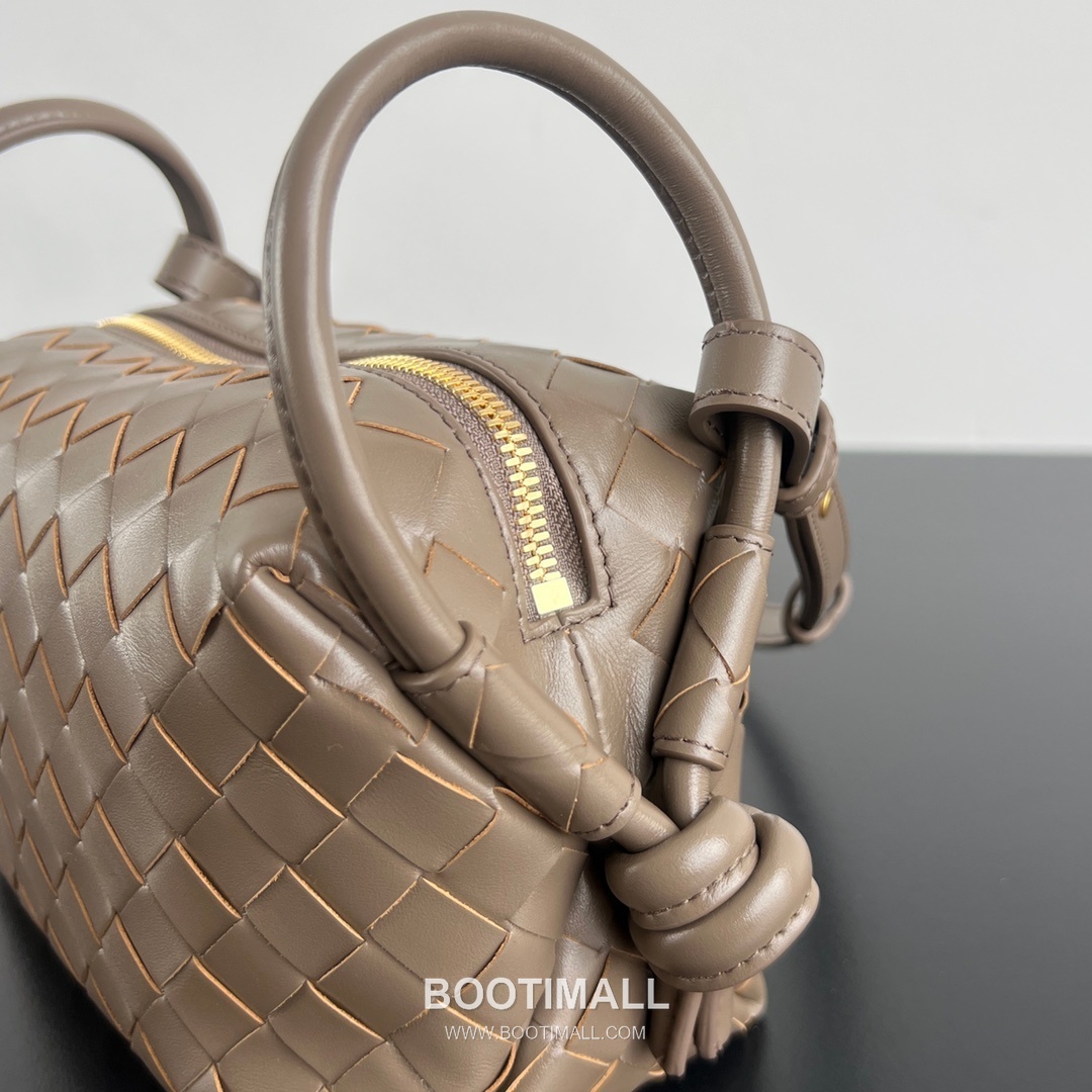 Bottega Veneta Loop Camera Bag Intrecciato Leather Black Crossbody Bag 보테가 베네타 루프 카메라백 인트레치아토 레더 블랙 크로스백 19cm 6