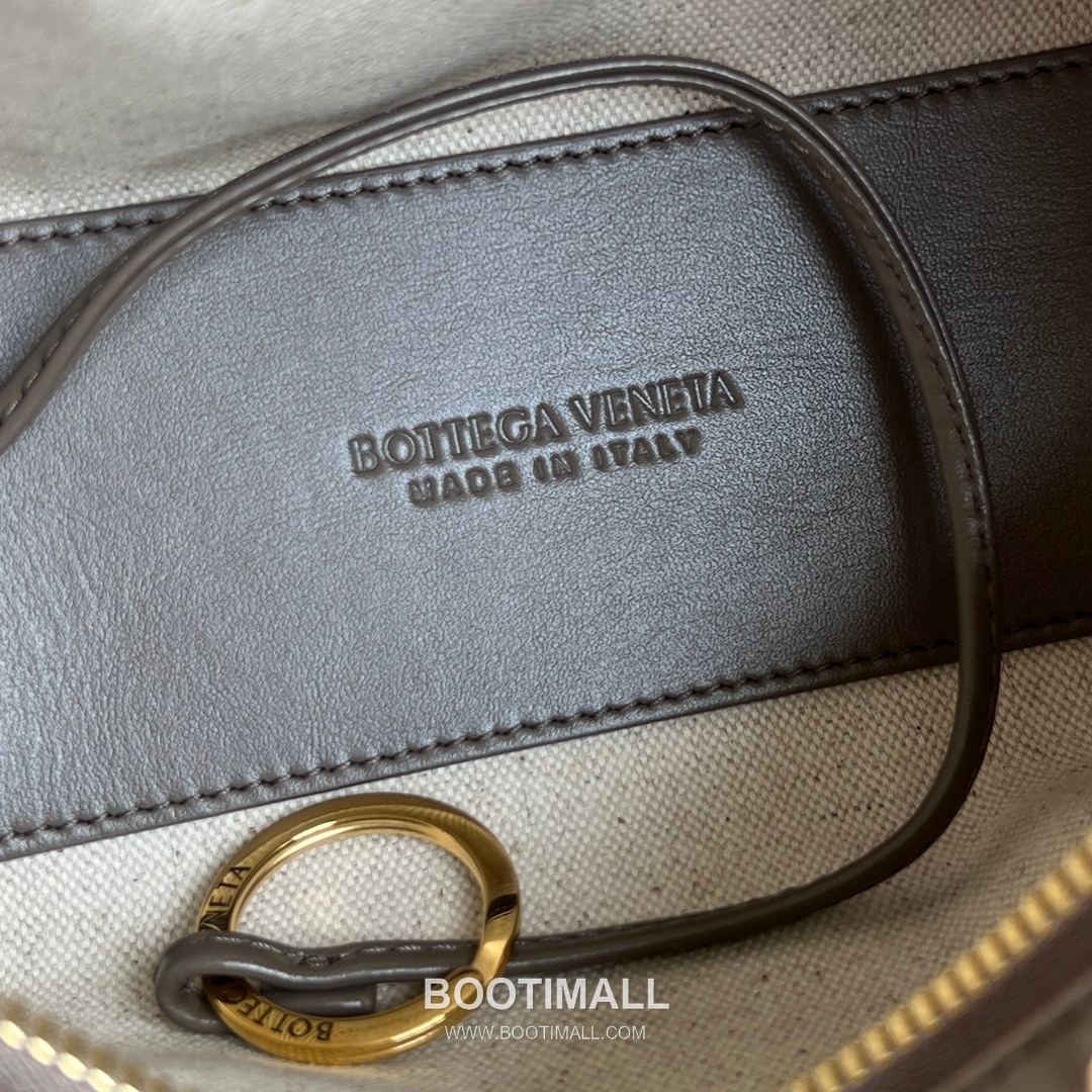 Bottega Veneta Loop Camera Bag Intrecciato Leather Black Crossbody Bag 보테가 베네타 루프 카메라백 인트레치아토 레더 블랙 크로스백 19cm 9