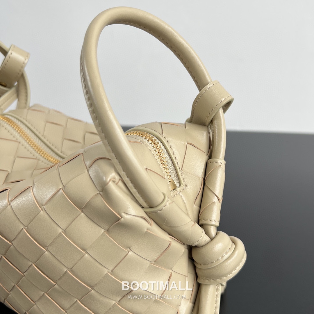 Bottega Veneta Loop Camera Bag Intrecciato Leather Black Crossbody Bag 보테가 베네타 루프 카메라백 인트레치아토 레더 블랙 크로스백 19cm 6