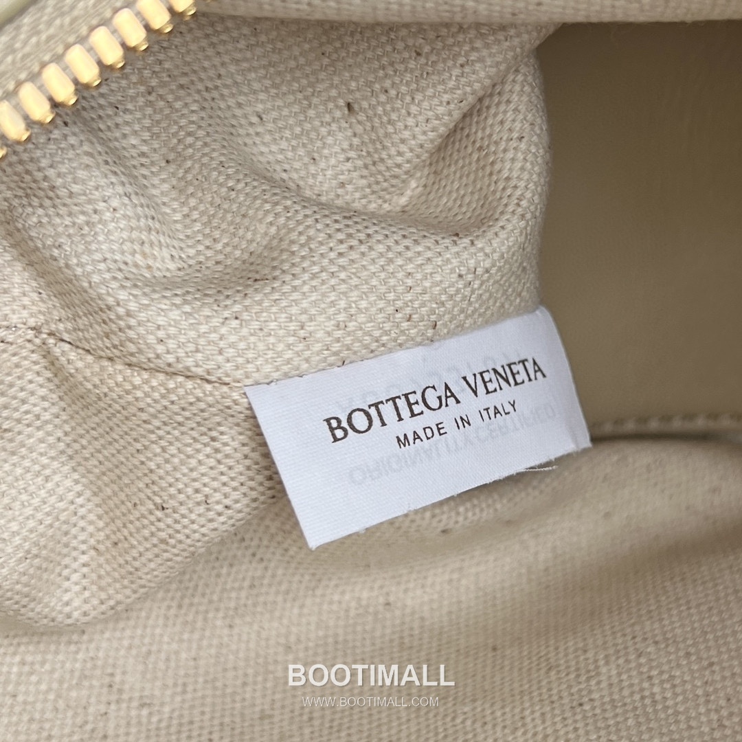 Bottega Veneta Loop Camera Bag Intrecciato Leather Black Crossbody Bag 보테가 베네타 루프 카메라백 인트레치아토 레더 블랙 크로스백 19cm 10