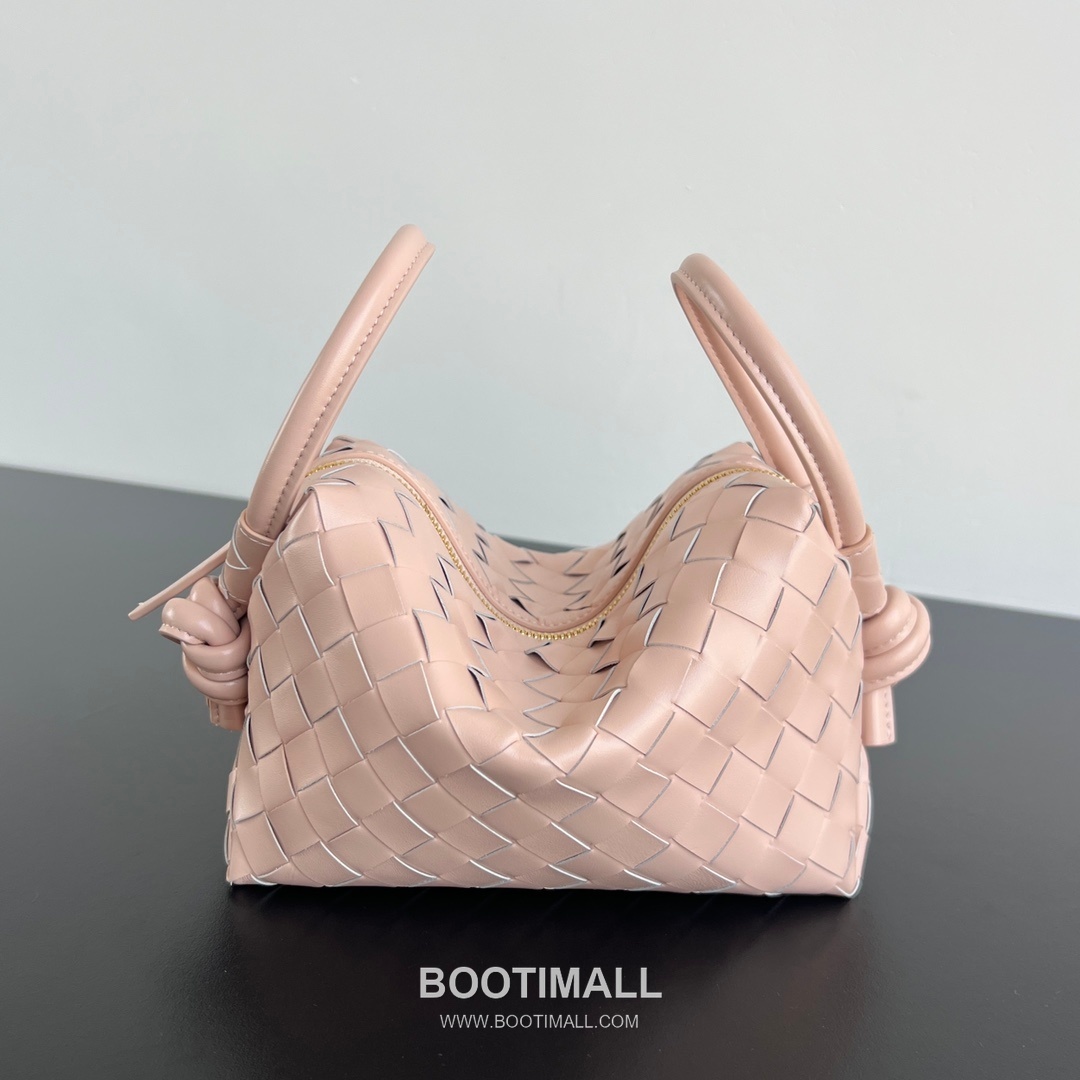 Bottega Veneta Loop Camera Bag Intrecciato Leather Black Crossbody Bag 보테가 베네타 루프 카메라백 인트레치아토 레더 블랙 크로스백 19cm 2