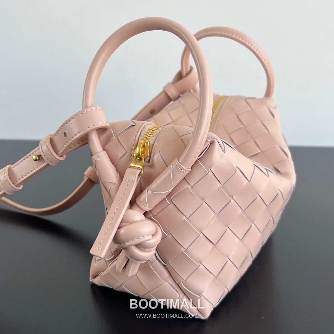 Bottega Veneta Loop Camera Bag Intrecciato Leather Black Crossbody Bag 보테가 베네타 루프 카메라백 인트레치아토 레더 블랙 크로스백 19cm 3