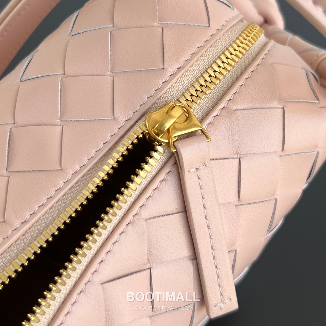 Bottega Veneta Loop Camera Bag Intrecciato Leather Black Crossbody Bag 보테가 베네타 루프 카메라백 인트레치아토 레더 블랙 크로스백 19cm 7