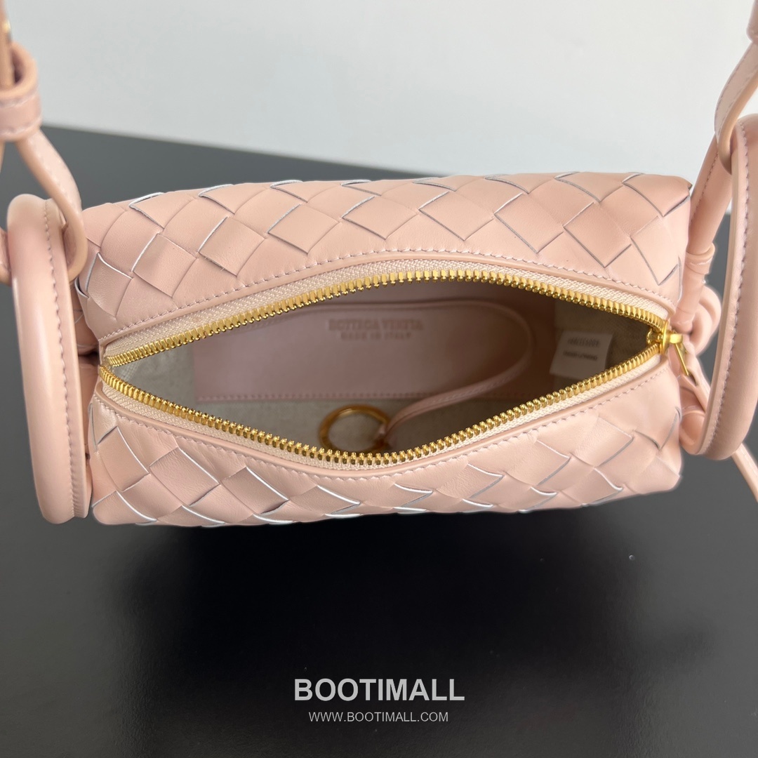 Bottega Veneta Loop Camera Bag Intrecciato Leather Black Crossbody Bag 보테가 베네타 루프 카메라백 인트레치아토 레더 블랙 크로스백 19cm 8