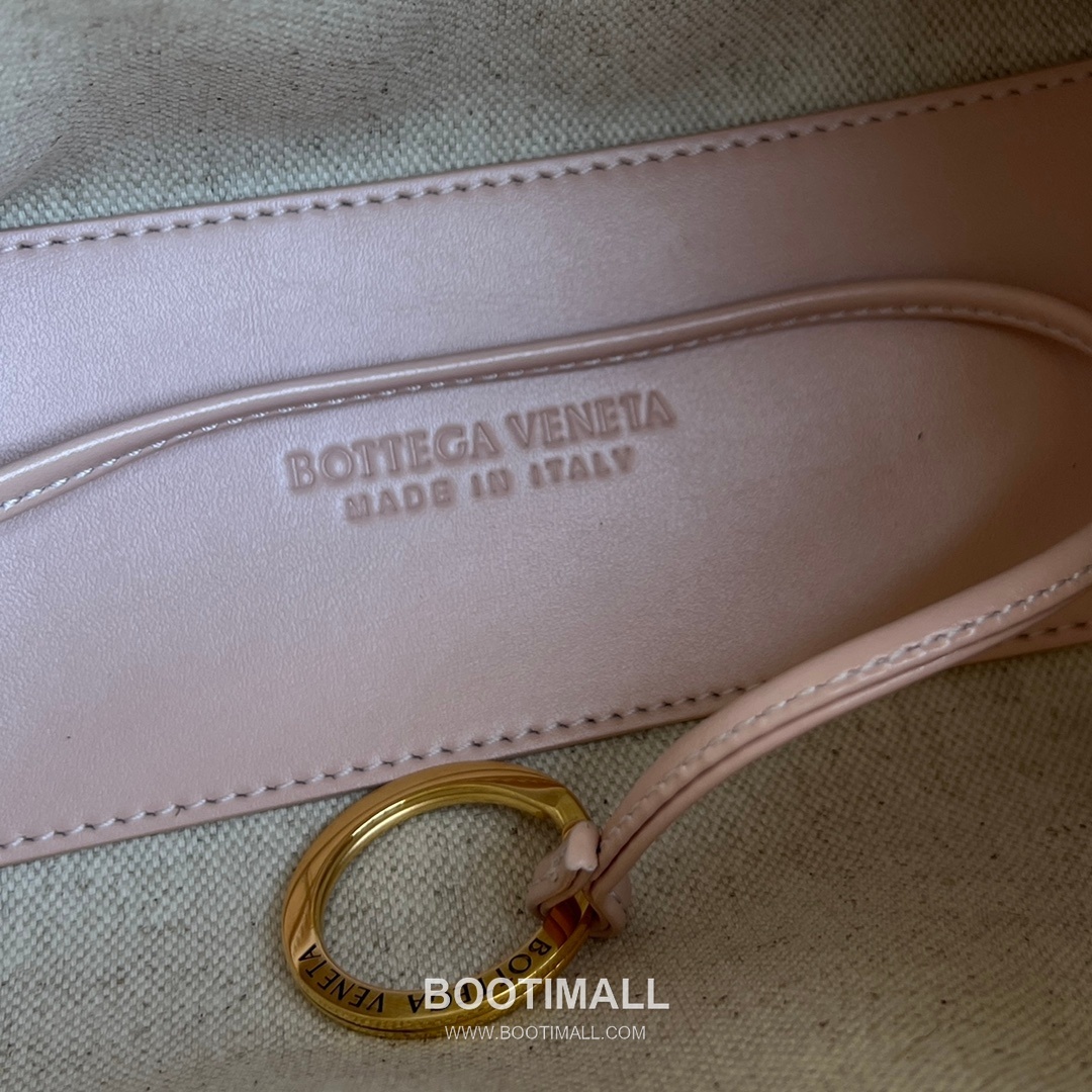 Bottega Veneta Loop Camera Bag Intrecciato Leather Black Crossbody Bag 보테가 베네타 루프 카메라백 인트레치아토 레더 블랙 크로스백 19cm 9