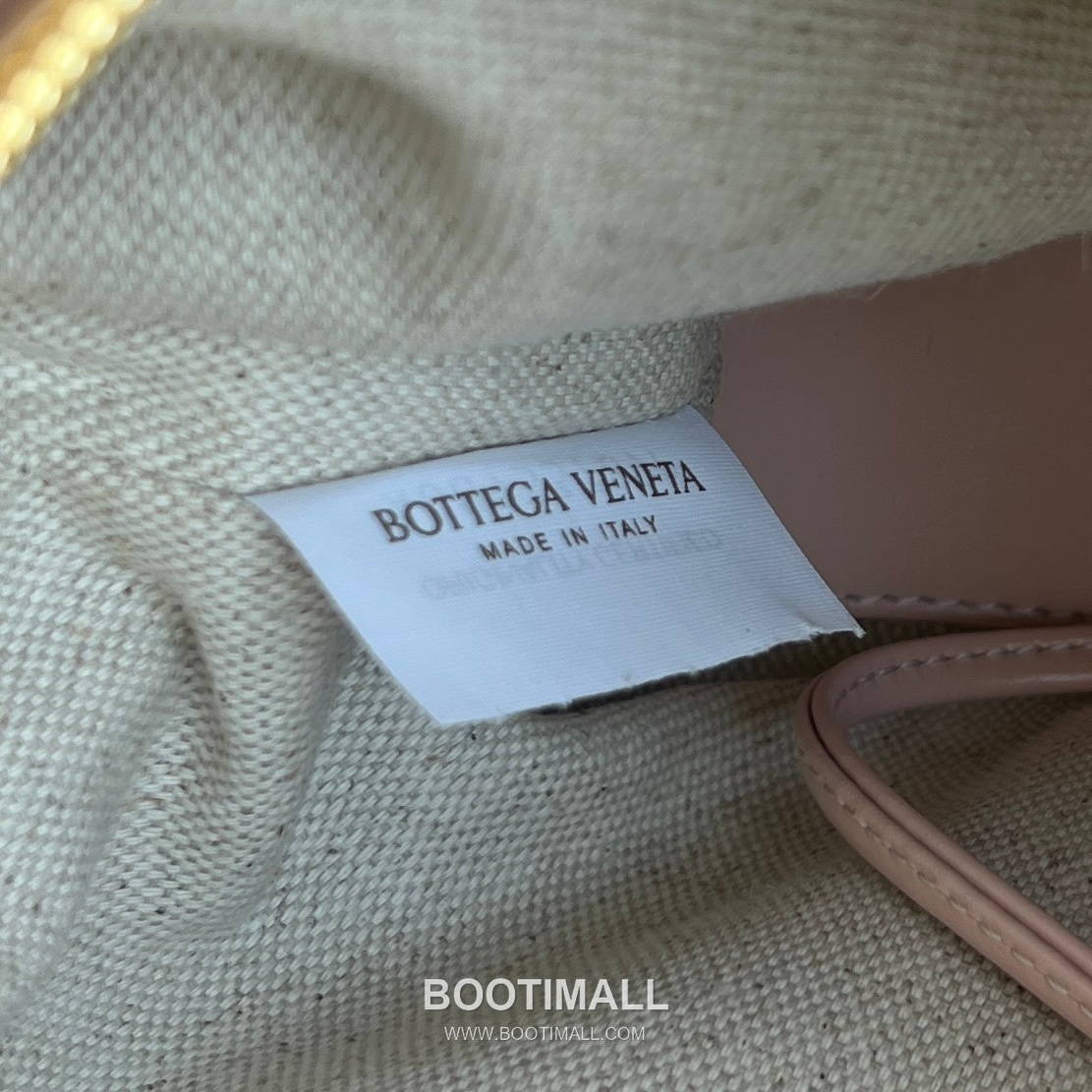 Bottega Veneta Loop Camera Bag Intrecciato Leather Black Crossbody Bag 보테가 베네타 루프 카메라백 인트레치아토 레더 블랙 크로스백 19cm 10