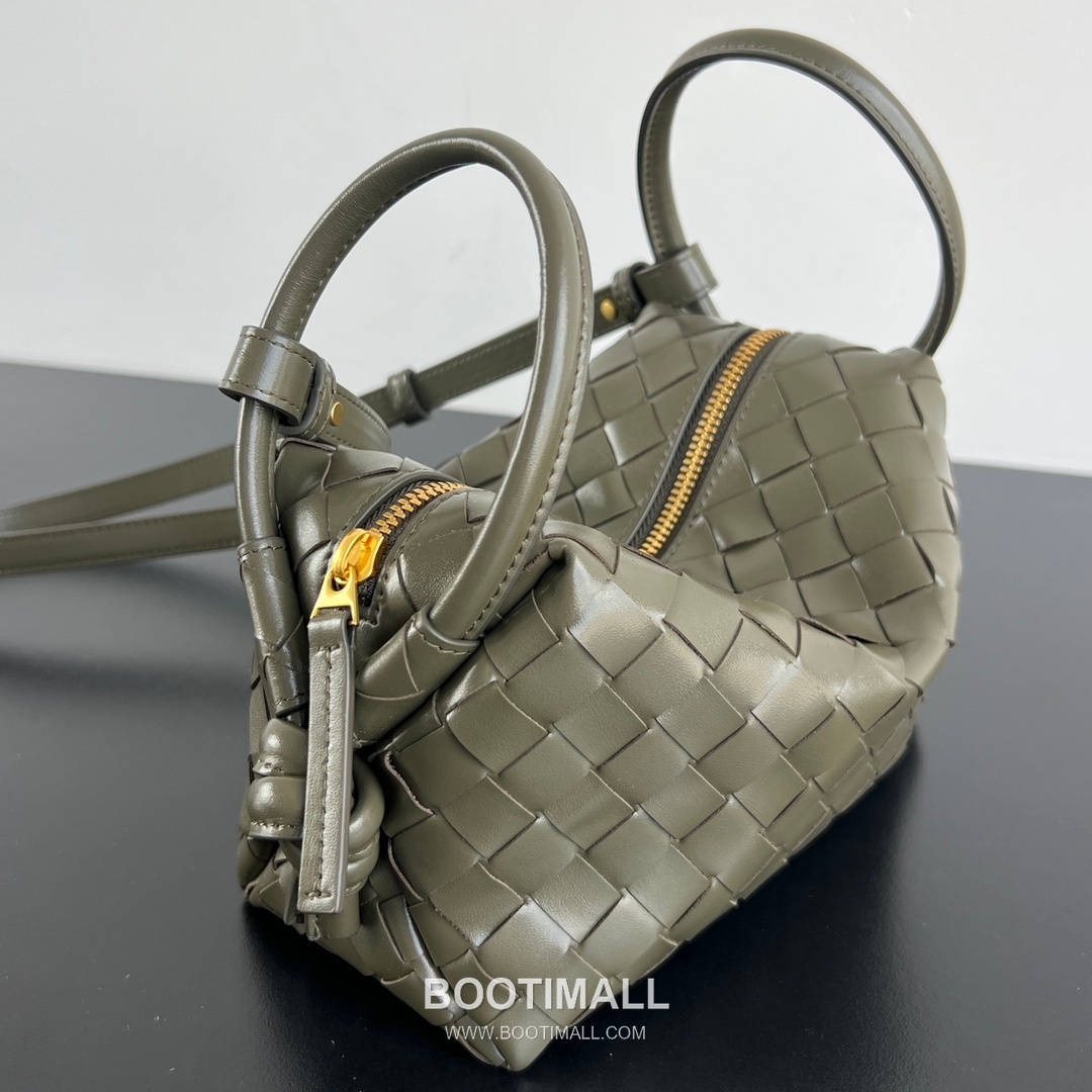 Bottega Veneta Loop Camera Bag Intrecciato Leather Black Crossbody Bag 보테가 베네타 루프 카메라백 인트레치아토 레더 블랙 크로스백 19cm 3