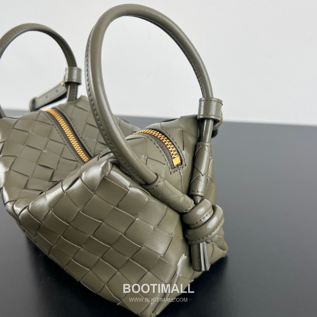 Bottega Veneta Loop Camera Bag Intrecciato Leather Black Crossbody Bag 보테가 베네타 루프 카메라백 인트레치아토 레더 블랙 크로스백 19cm 6