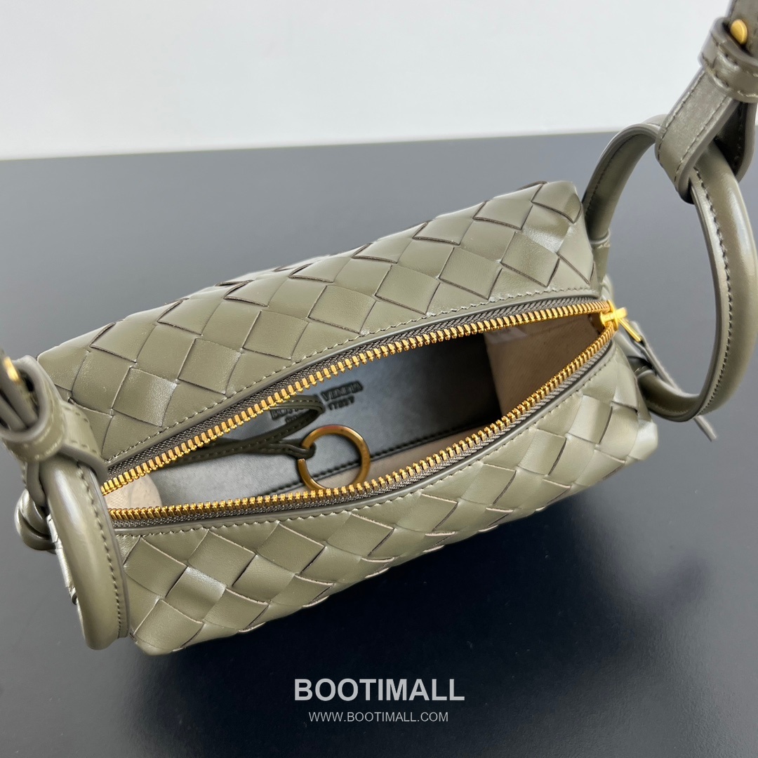 Bottega Veneta Loop Camera Bag Intrecciato Leather Black Crossbody Bag 보테가 베네타 루프 카메라백 인트레치아토 레더 블랙 크로스백 19cm 7