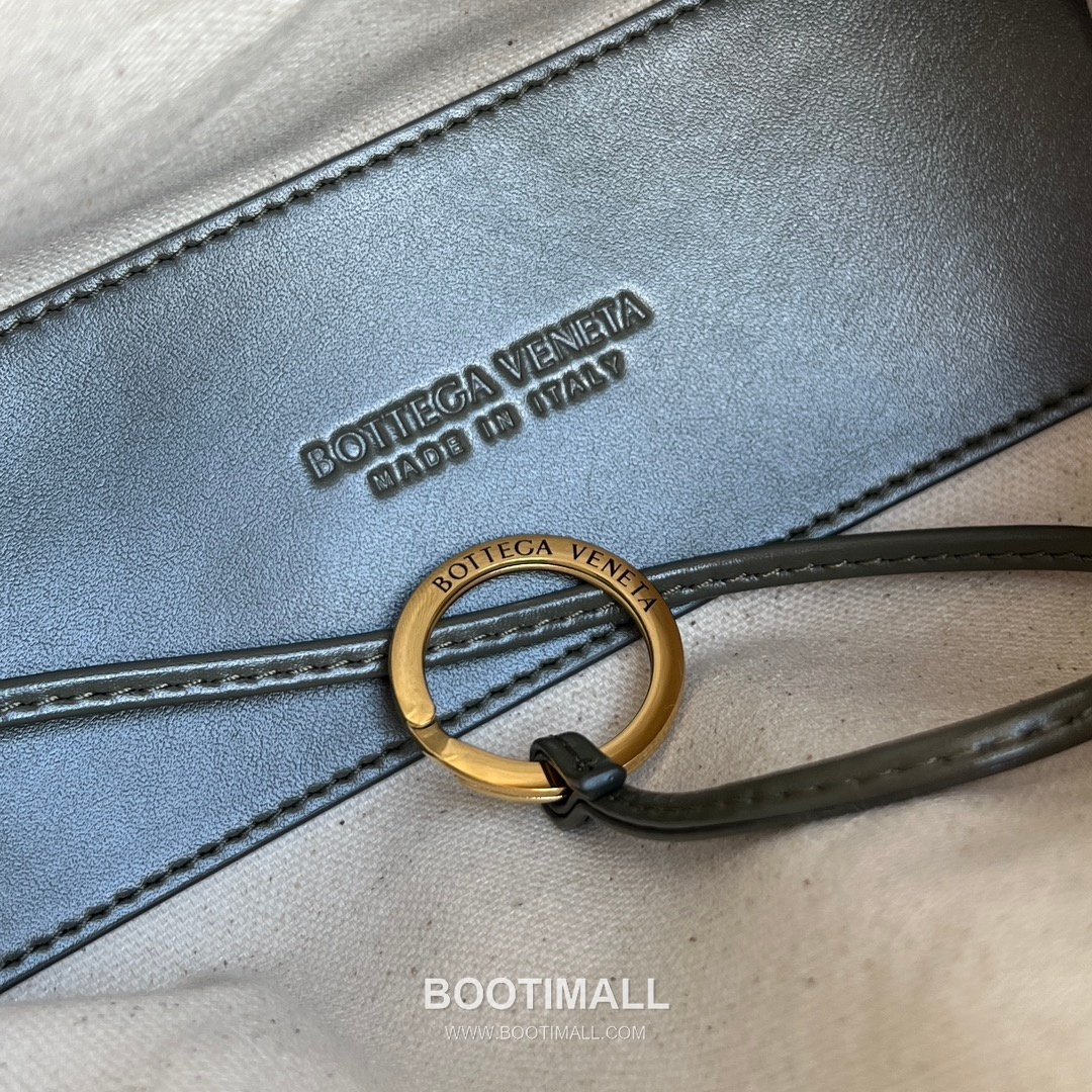 Bottega Veneta Loop Camera Bag Intrecciato Leather Black Crossbody Bag 보테가 베네타 루프 카메라백 인트레치아토 레더 블랙 크로스백 19cm 9