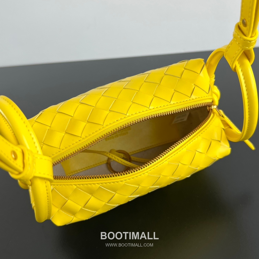 Bottega Veneta Loop Camera Bag Intrecciato Leather Black Crossbody Bag 보테가 베네타 루프 카메라백 인트레치아토 레더 블랙 크로스백 19cm 7