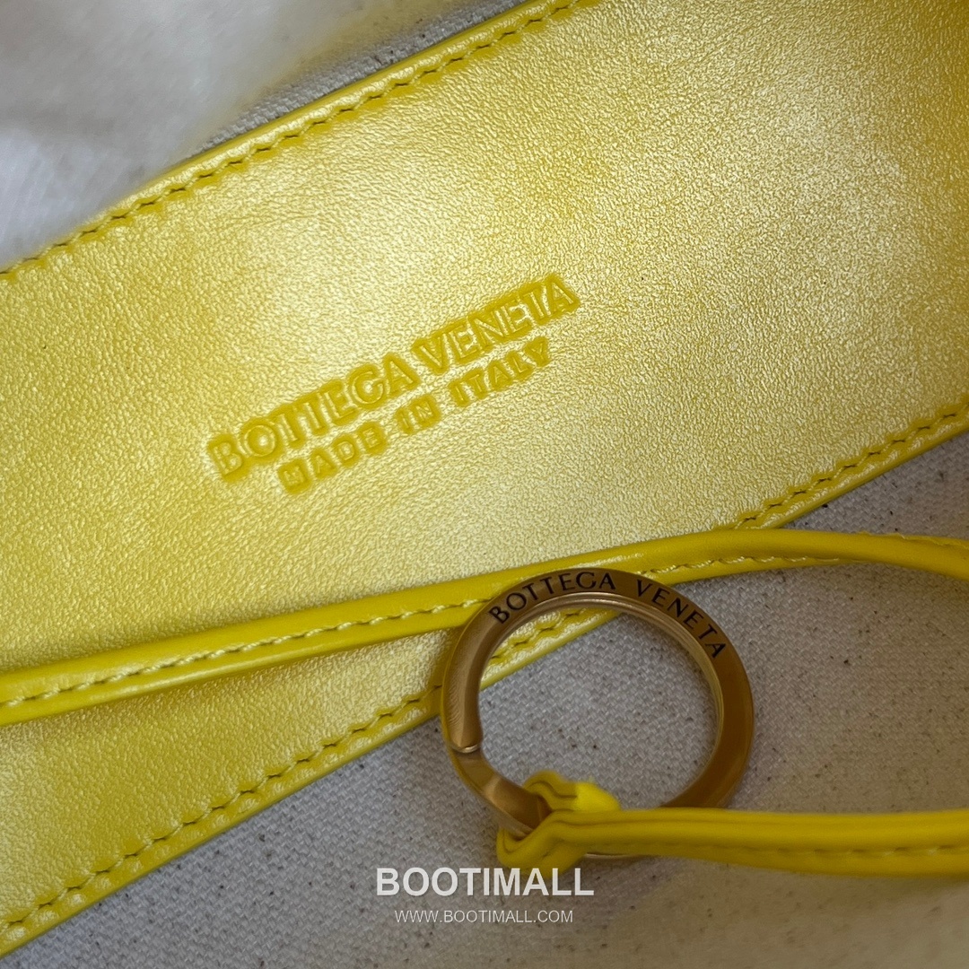 Bottega Veneta Loop Camera Bag Intrecciato Leather Black Crossbody Bag 보테가 베네타 루프 카메라백 인트레치아토 레더 블랙 크로스백 19cm 9