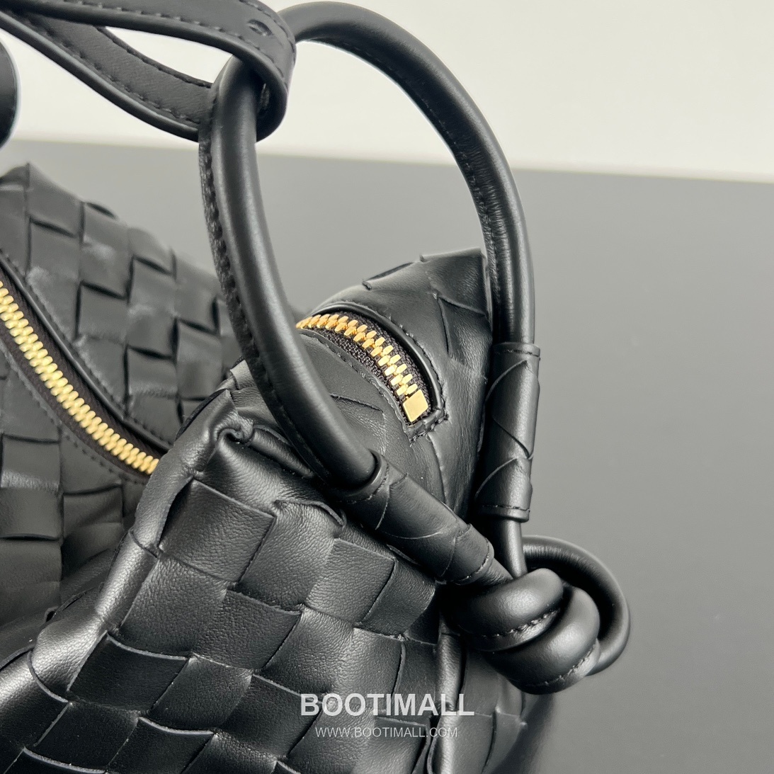 Bottega Veneta Loop Camera Bag Intrecciato Leather Black Crossbody Bag 보테가 베네타 루프 카메라백 인트레치아토 레더 블랙 크로스백 19cm 6