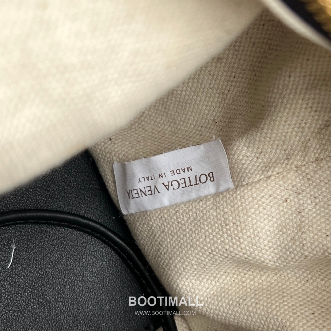 Bottega Veneta Loop Camera Bag Intrecciato Leather Black Crossbody Bag 보테가 베네타 루프 카메라백 인트레치아토 레더 블랙 크로스백 19cm 9