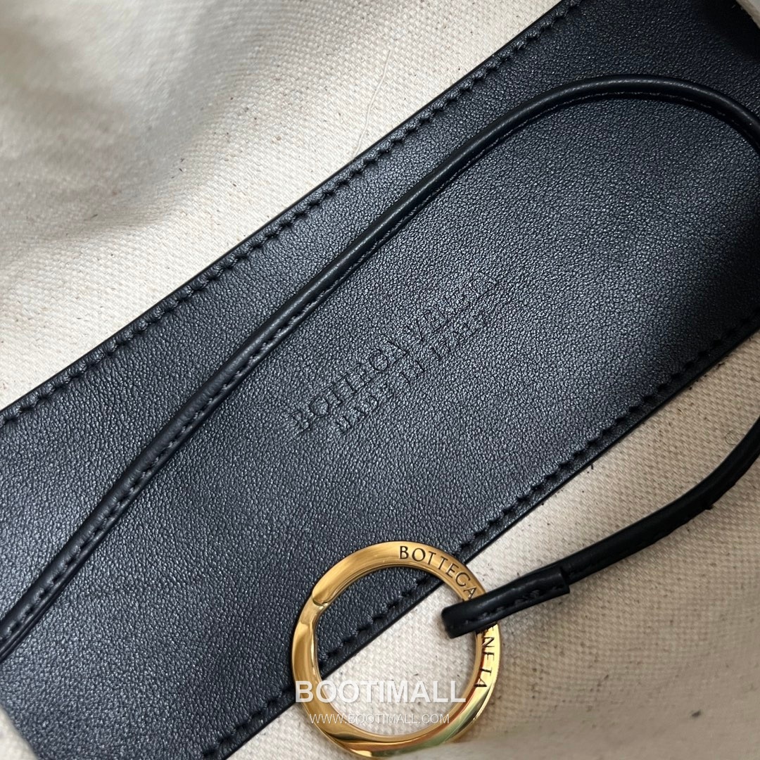 Bottega Veneta Loop Camera Bag Intrecciato Leather Black Crossbody Bag 보테가 베네타 루프 카메라백 인트레치아토 레더 블랙 크로스백 19cm 10