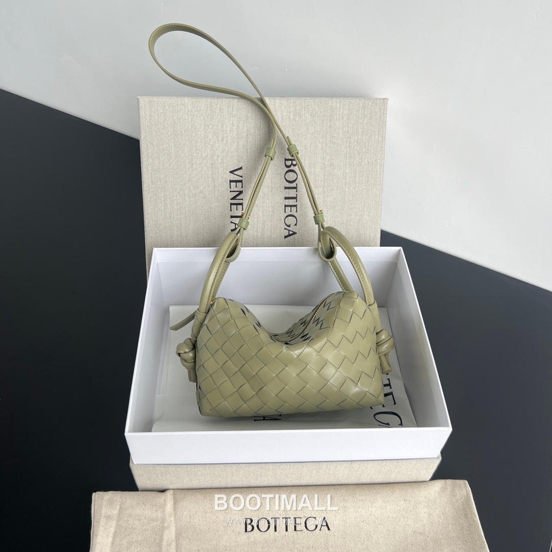 Bottega Veneta Loop Camera Bag Intrecciato Leather Black Crossbody Bag 보테가 베네타 루프 카메라백 인트레치아토 레더 블랙 크로스백 19cm 1