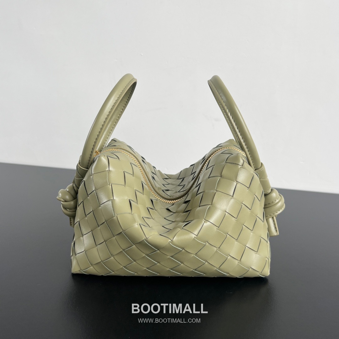 Bottega Veneta Loop Camera Bag Intrecciato Leather Black Crossbody Bag 보테가 베네타 루프 카메라백 인트레치아토 레더 블랙 크로스백 19cm 2