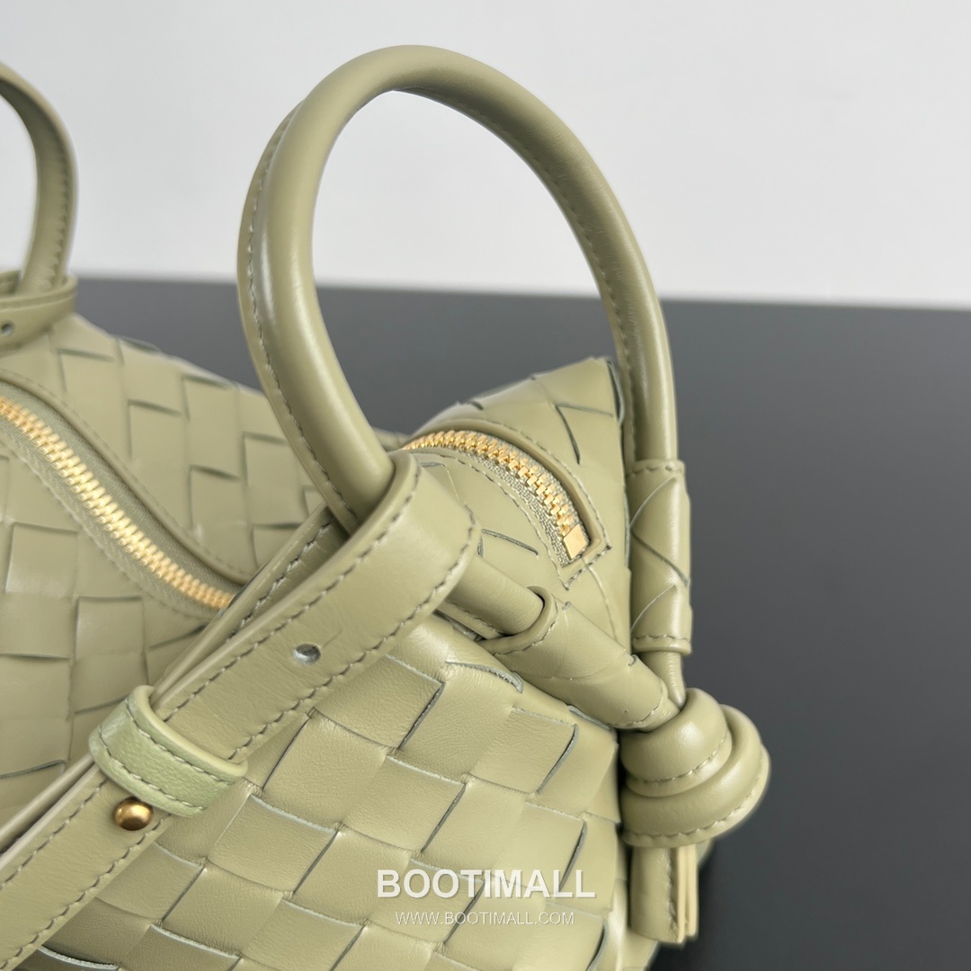 Bottega Veneta Loop Camera Bag Intrecciato Leather Black Crossbody Bag 보테가 베네타 루프 카메라백 인트레치아토 레더 블랙 크로스백 19cm 4