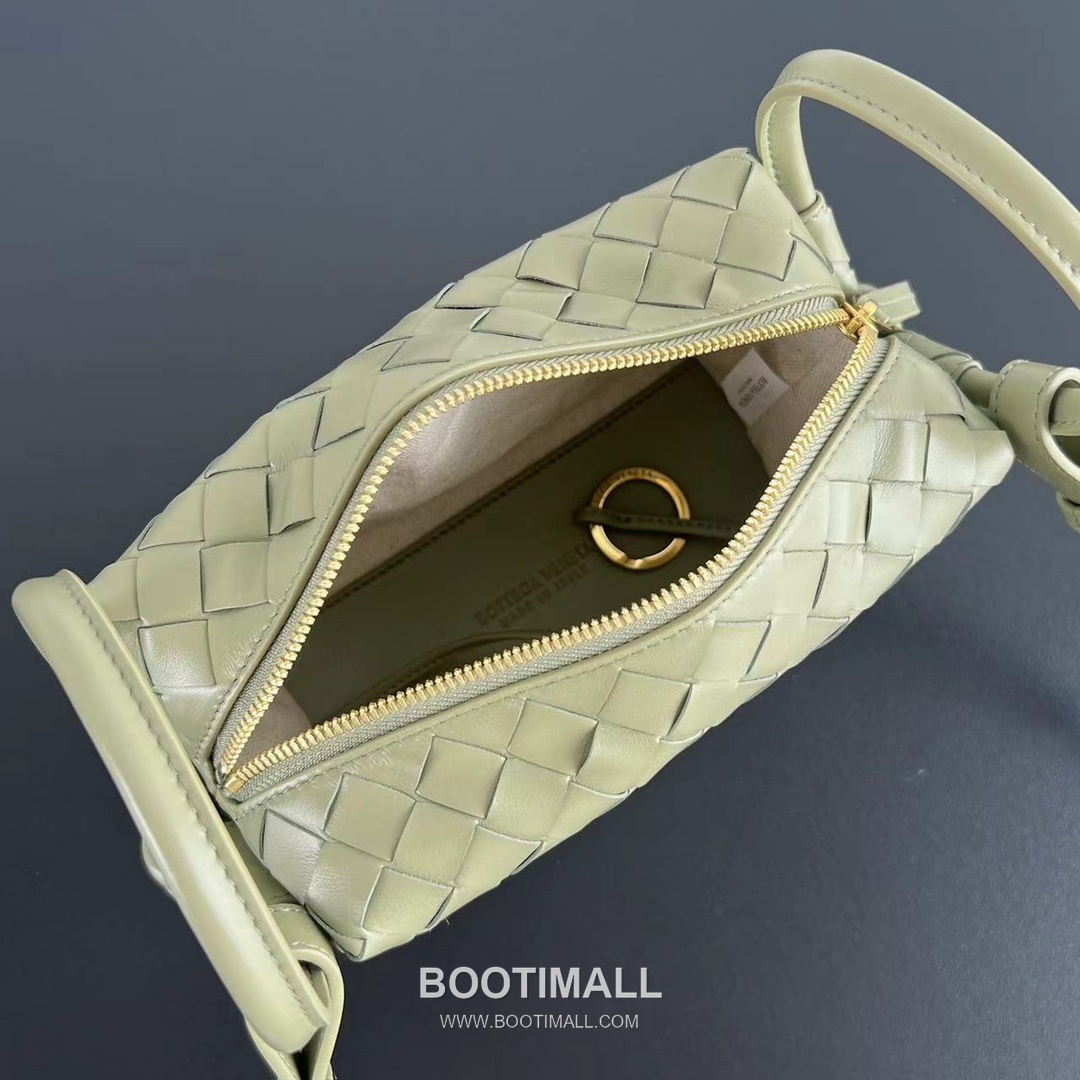 Bottega Veneta Loop Camera Bag Intrecciato Leather Black Crossbody Bag 보테가 베네타 루프 카메라백 인트레치아토 레더 블랙 크로스백 19cm 8