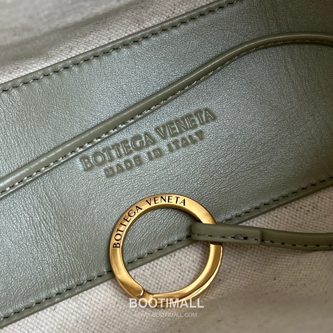 Bottega Veneta Loop Camera Bag Intrecciato Leather Black Crossbody Bag 보테가 베네타 루프 카메라백 인트레치아토 레더 블랙 크로스백 19cm 9