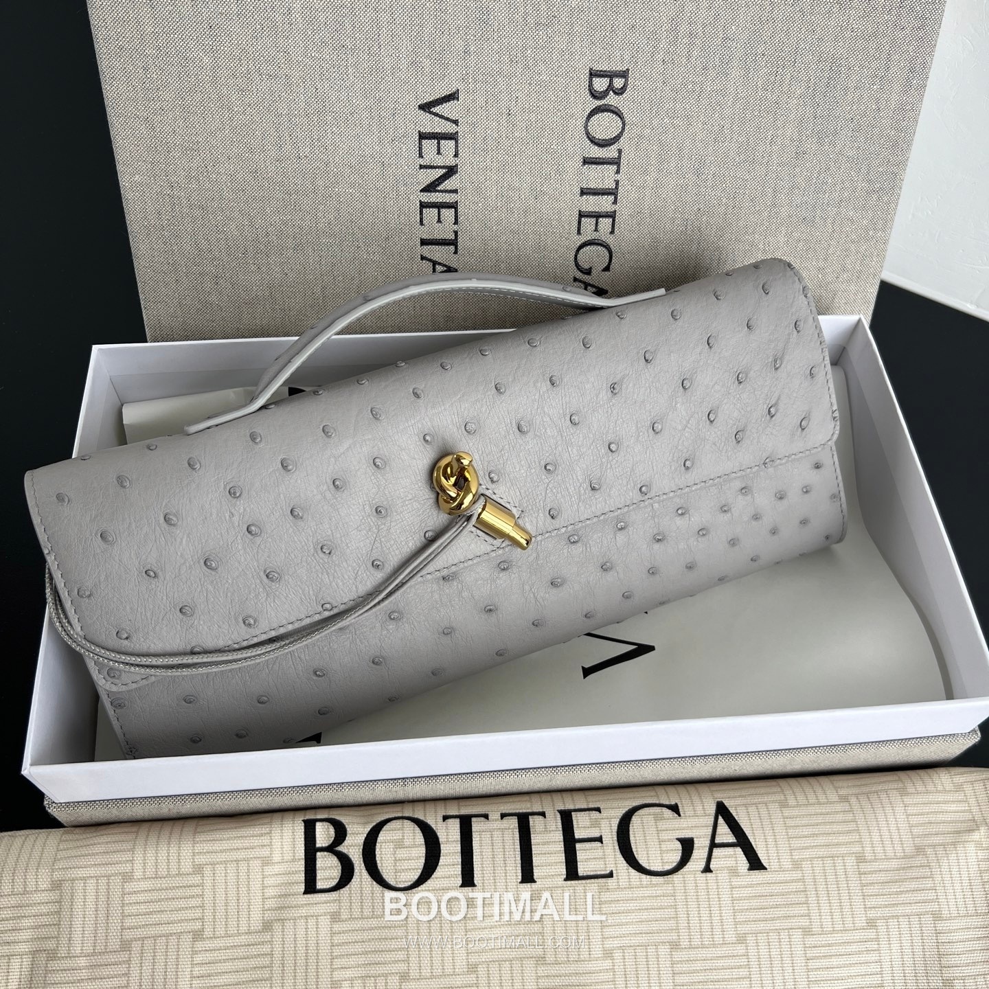 Bottega Veneta Andiamo Clutch Ostrich Leather Pink 보테가 베네타 안디아모 클러치 오스트리치 레더 핑크 31cm 5
