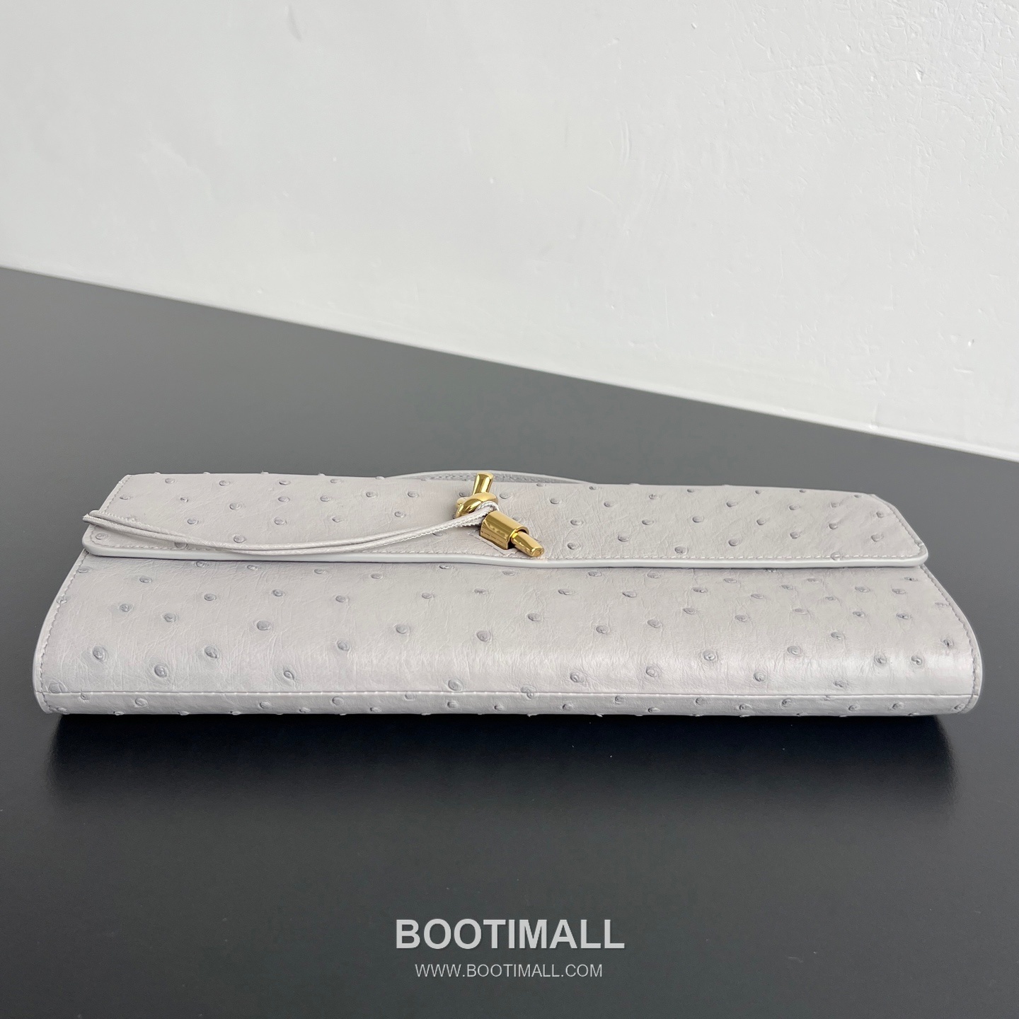 Bottega Veneta Andiamo Clutch Ostrich Leather Pink 보테가 베네타 안디아모 클러치 오스트리치 레더 핑크 31cm 9