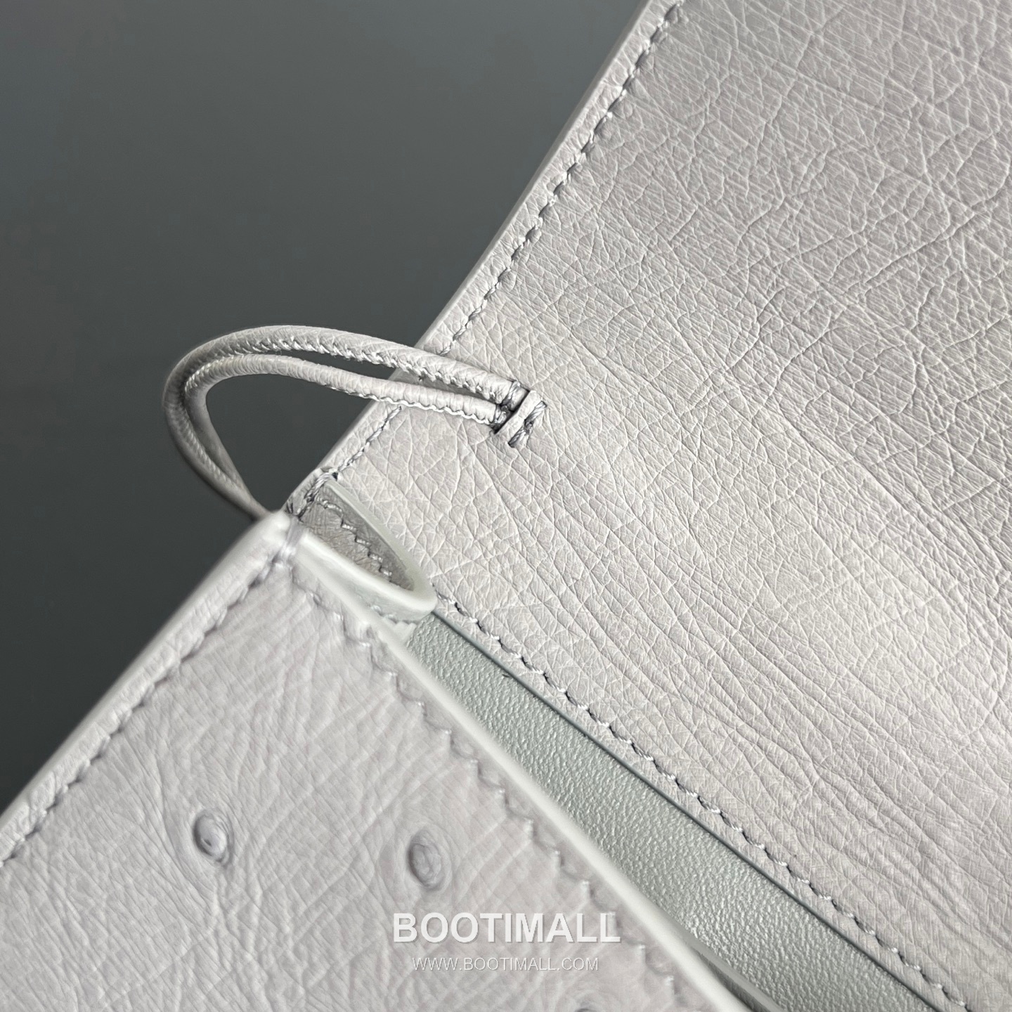 Bottega Veneta Andiamo Clutch Ostrich Leather Pink 보테가 베네타 안디아모 클러치 오스트리치 레더 핑크 31cm 12