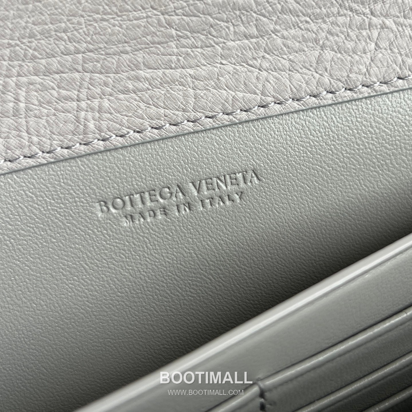 Bottega Veneta Andiamo Clutch Ostrich Leather Pink 보테가 베네타 안디아모 클러치 오스트리치 레더 핑크 31cm 13