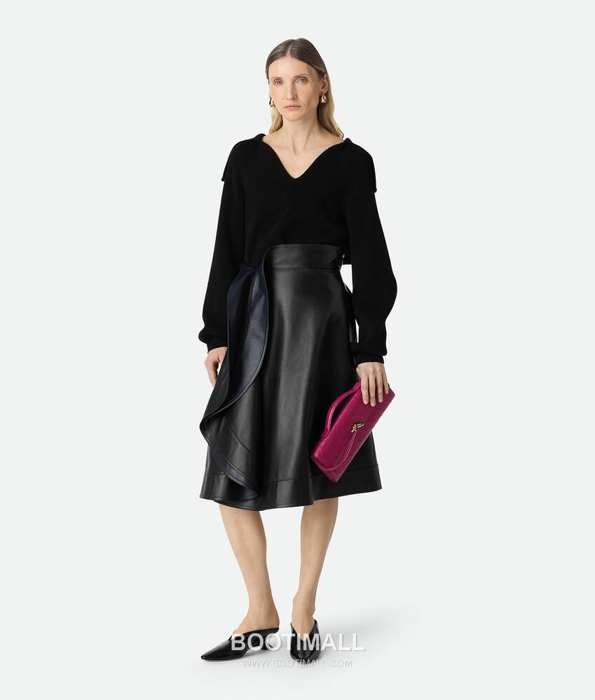 Bottega Veneta Andiamo Clutch Ostrich Leather Pink 보테가 베네타 안디아모 클러치 오스트리치 레더 핑크 31cm 3