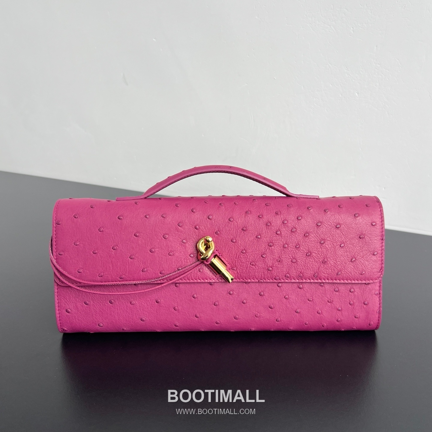 Bottega Veneta Andiamo Clutch Ostrich Leather Pink 보테가 베네타 안디아모 클러치 오스트리치 레더 핑크 31cm 5