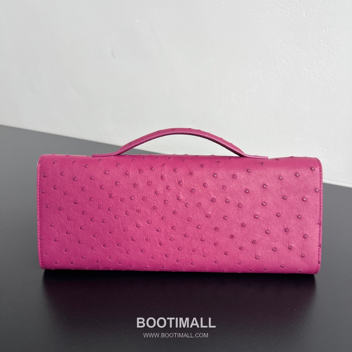 Bottega Veneta Andiamo Clutch Ostrich Leather Pink 보테가 베네타 안디아모 클러치 오스트리치 레더 핑크 31cm 6