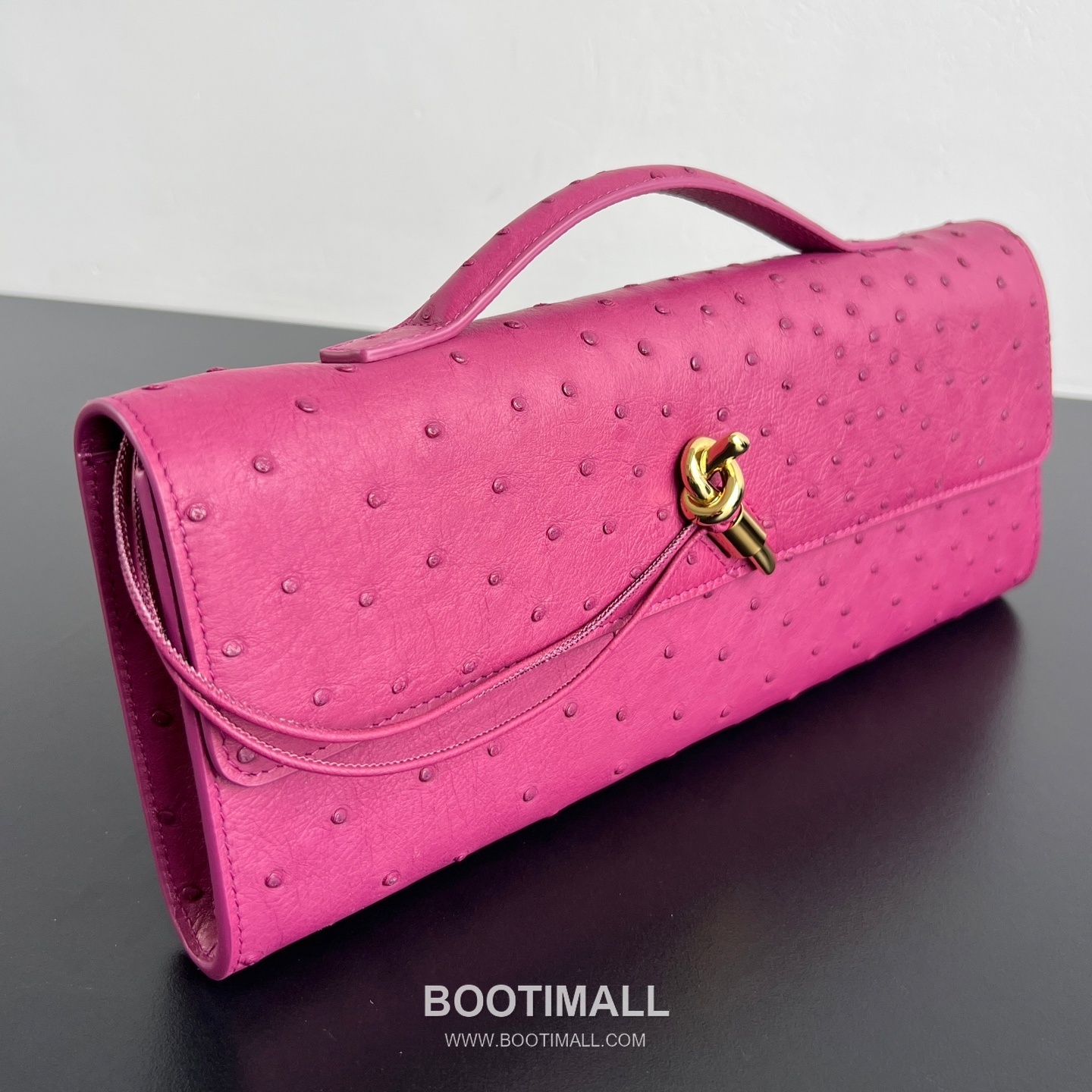 Bottega Veneta Andiamo Clutch Ostrich Leather Pink 보테가 베네타 안디아모 클러치 오스트리치 레더 핑크 31cm 7