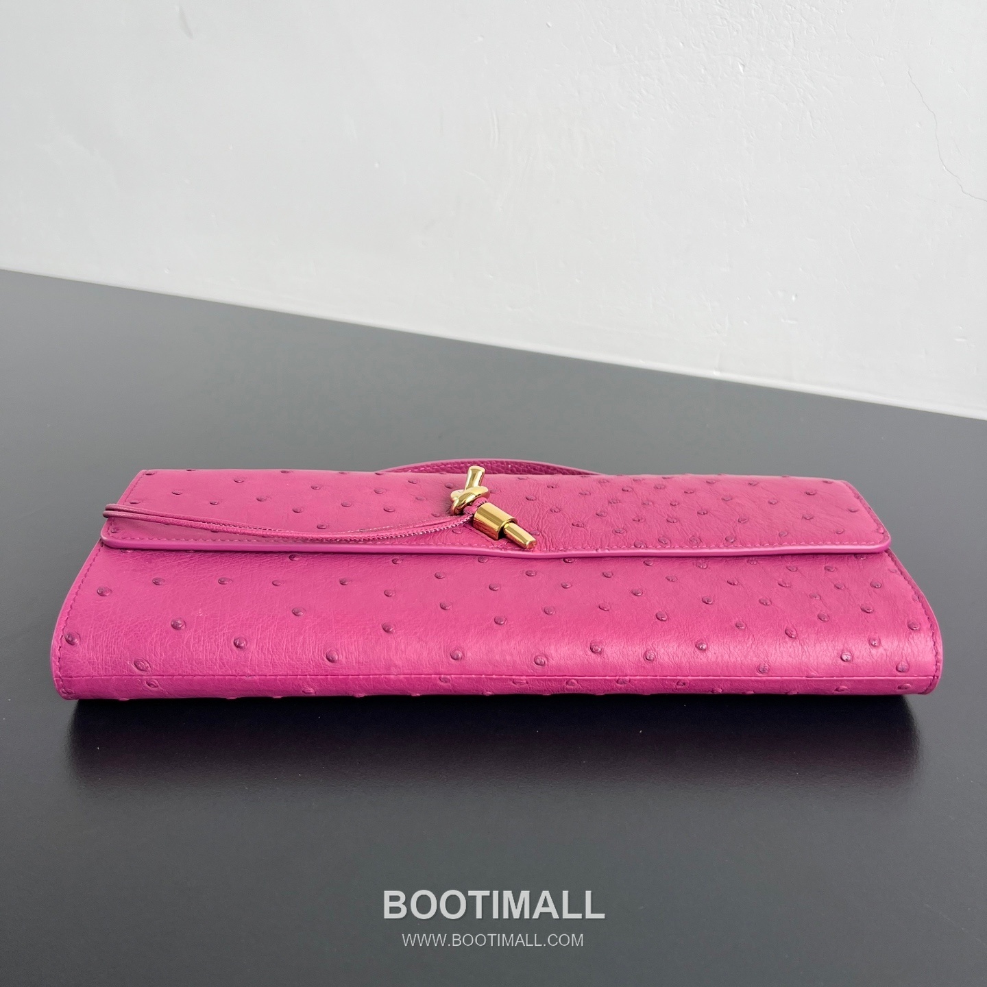 Bottega Veneta Andiamo Clutch Ostrich Leather Pink 보테가 베네타 안디아모 클러치 오스트리치 레더 핑크 31cm 8