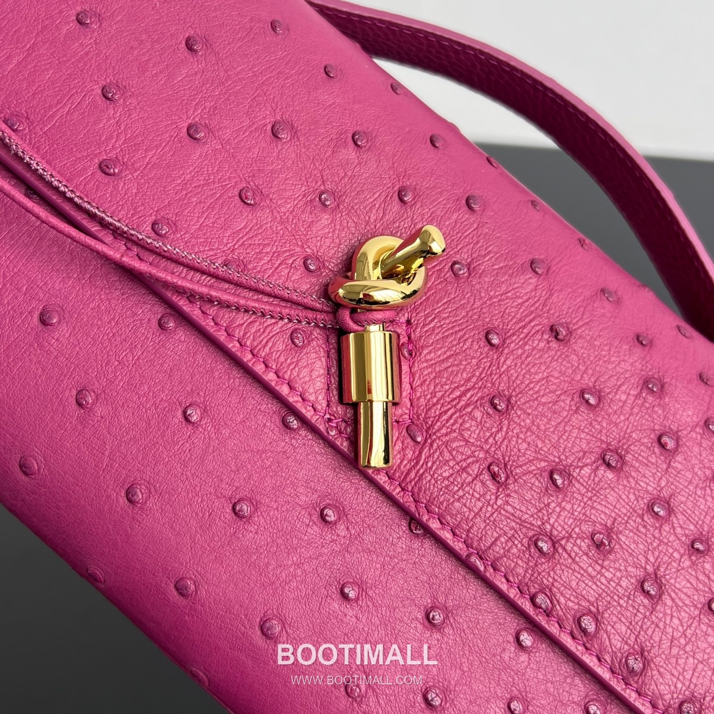 Bottega Veneta Andiamo Clutch Ostrich Leather Pink 보테가 베네타 안디아모 클러치 오스트리치 레더 핑크 31cm 9