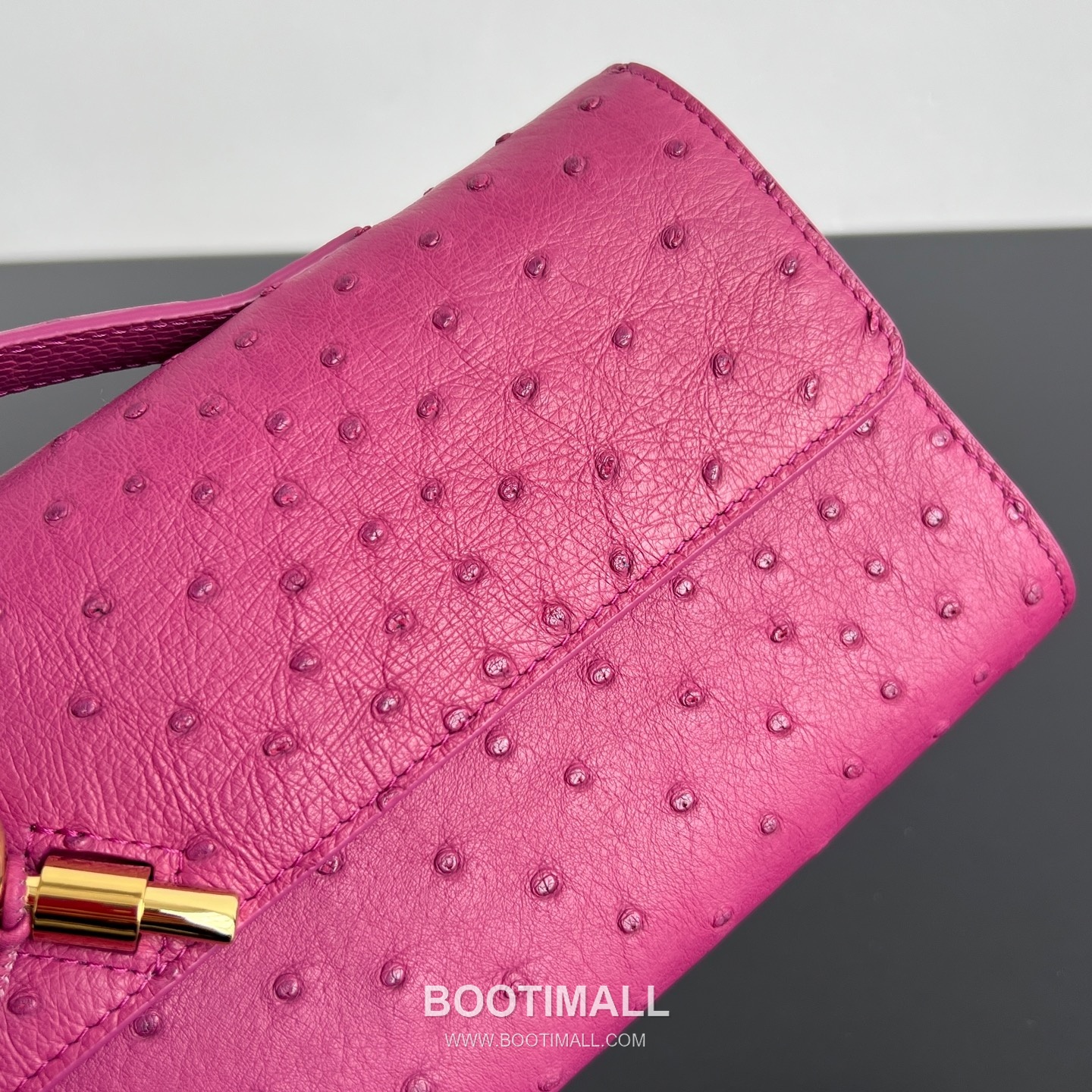 Bottega Veneta Andiamo Clutch Ostrich Leather Pink 보테가 베네타 안디아모 클러치 오스트리치 레더 핑크 31cm 10