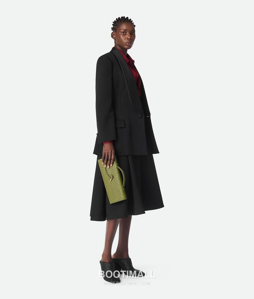 Bottega Veneta Andiamo Clutch Ostrich Leather Pink 보테가 베네타 안디아모 클러치 오스트리치 레더 핑크 31cm 3