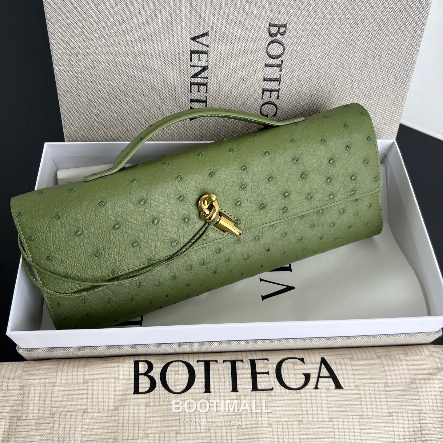Bottega Veneta Andiamo Clutch Ostrich Leather Pink 보테가 베네타 안디아모 클러치 오스트리치 레더 핑크 31cm 4