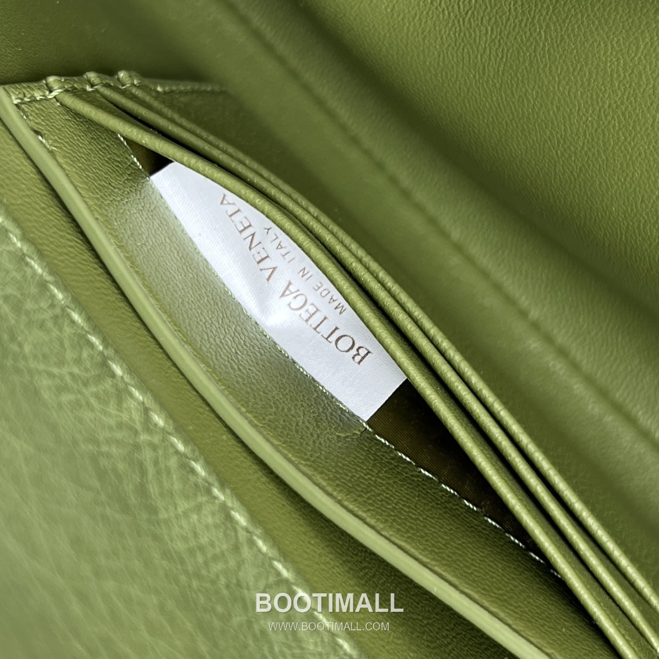 Bottega Veneta Andiamo Clutch Ostrich Leather Pink 보테가 베네타 안디아모 클러치 오스트리치 레더 핑크 31cm 13