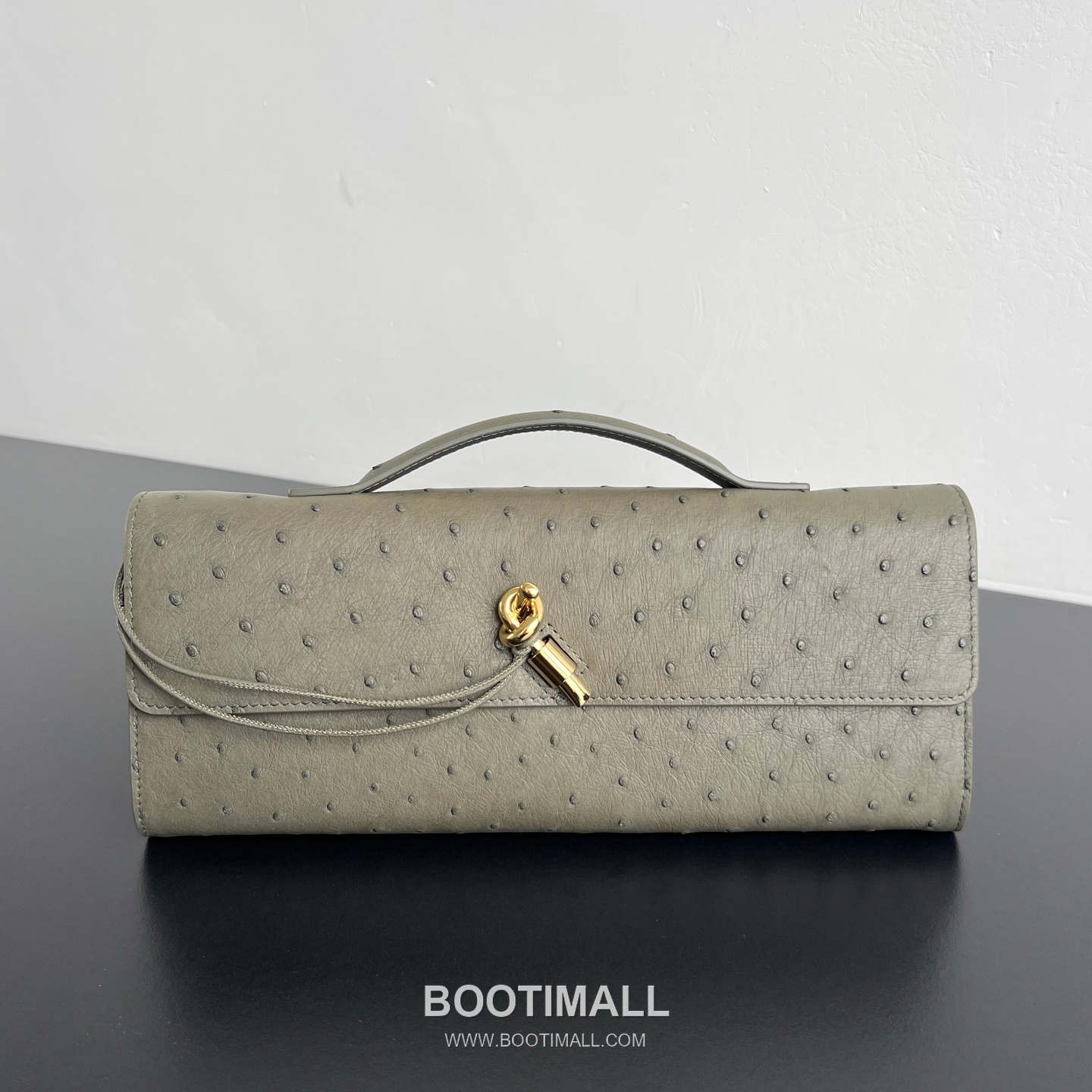 Bottega Veneta Andiamo Clutch Ostrich Leather Pink 보테가 베네타 안디아모 클러치 오스트리치 레더 핑크 31cm 2