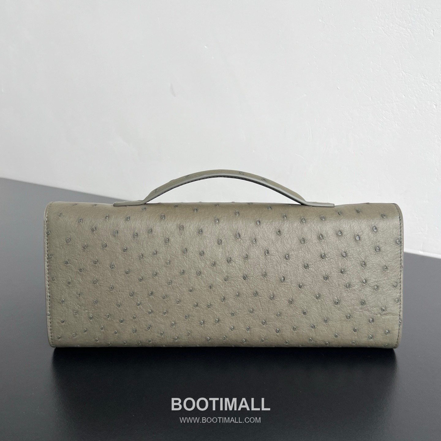 Bottega Veneta Andiamo Clutch Ostrich Leather Pink 보테가 베네타 안디아모 클러치 오스트리치 레더 핑크 31cm 3