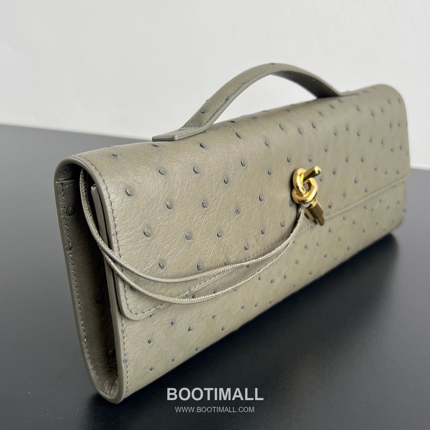 Bottega Veneta Andiamo Clutch Ostrich Leather Pink 보테가 베네타 안디아모 클러치 오스트리치 레더 핑크 31cm 4