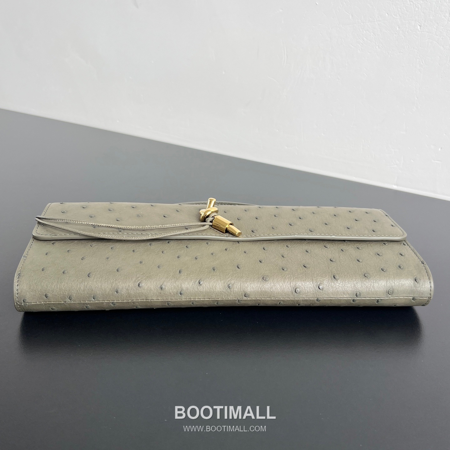 Bottega Veneta Andiamo Clutch Ostrich Leather Pink 보테가 베네타 안디아모 클러치 오스트리치 레더 핑크 31cm 5