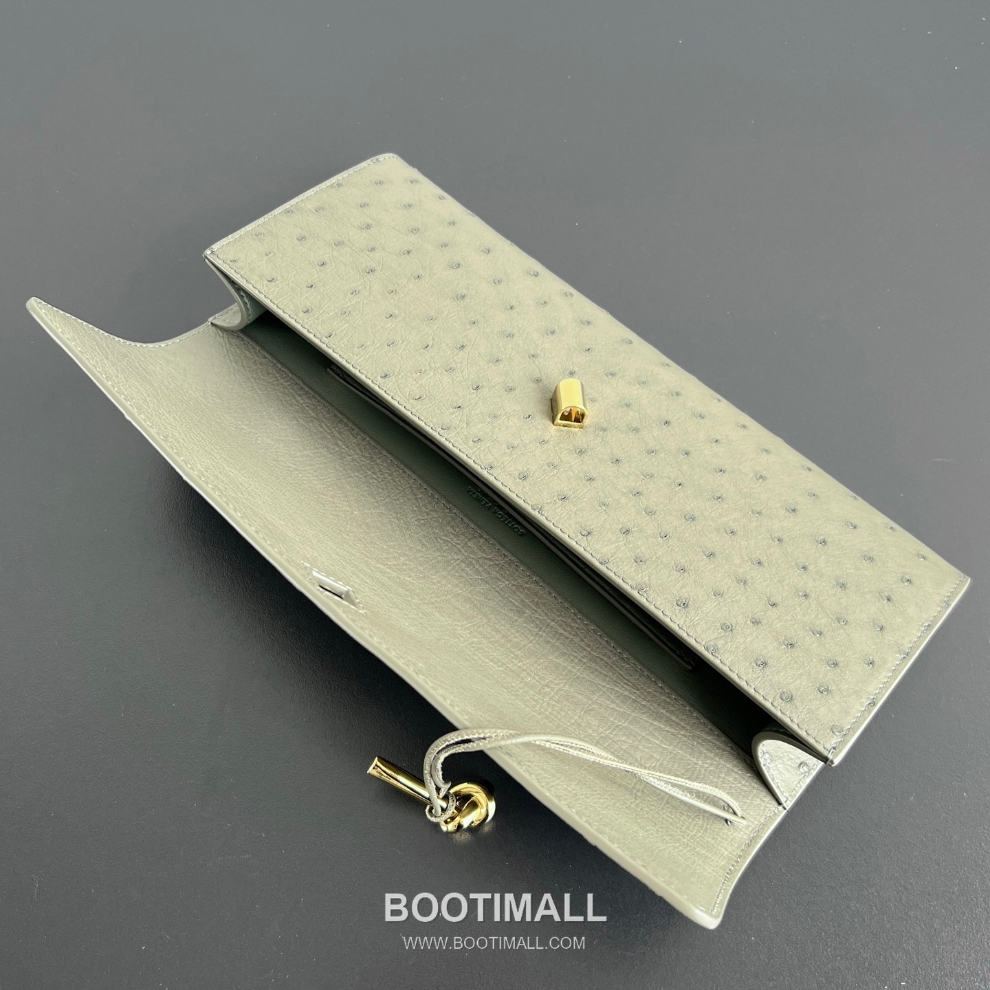 Bottega Veneta Andiamo Clutch Ostrich Leather Pink 보테가 베네타 안디아모 클러치 오스트리치 레더 핑크 31cm 7