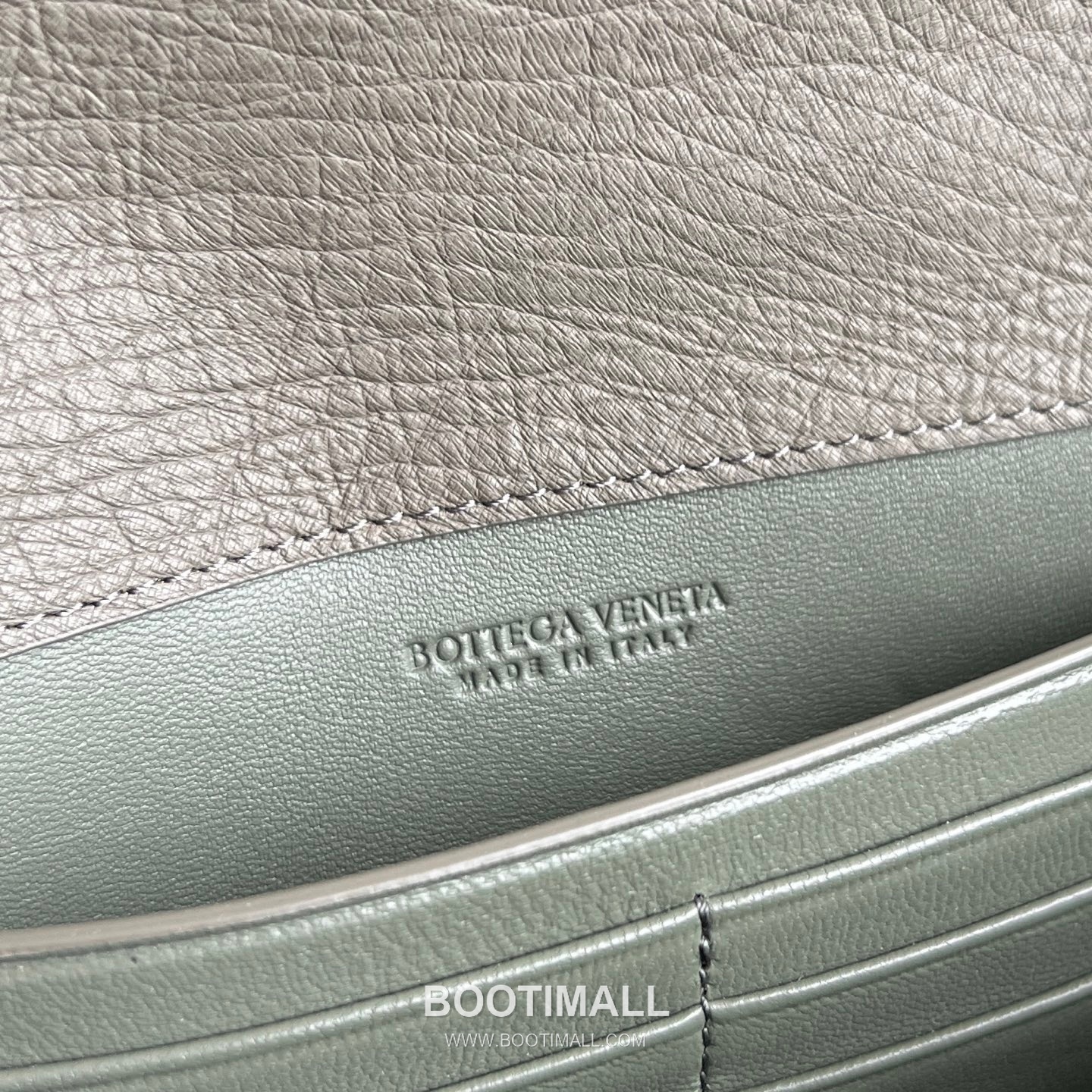 Bottega Veneta Andiamo Clutch Ostrich Leather Pink 보테가 베네타 안디아모 클러치 오스트리치 레더 핑크 31cm 9