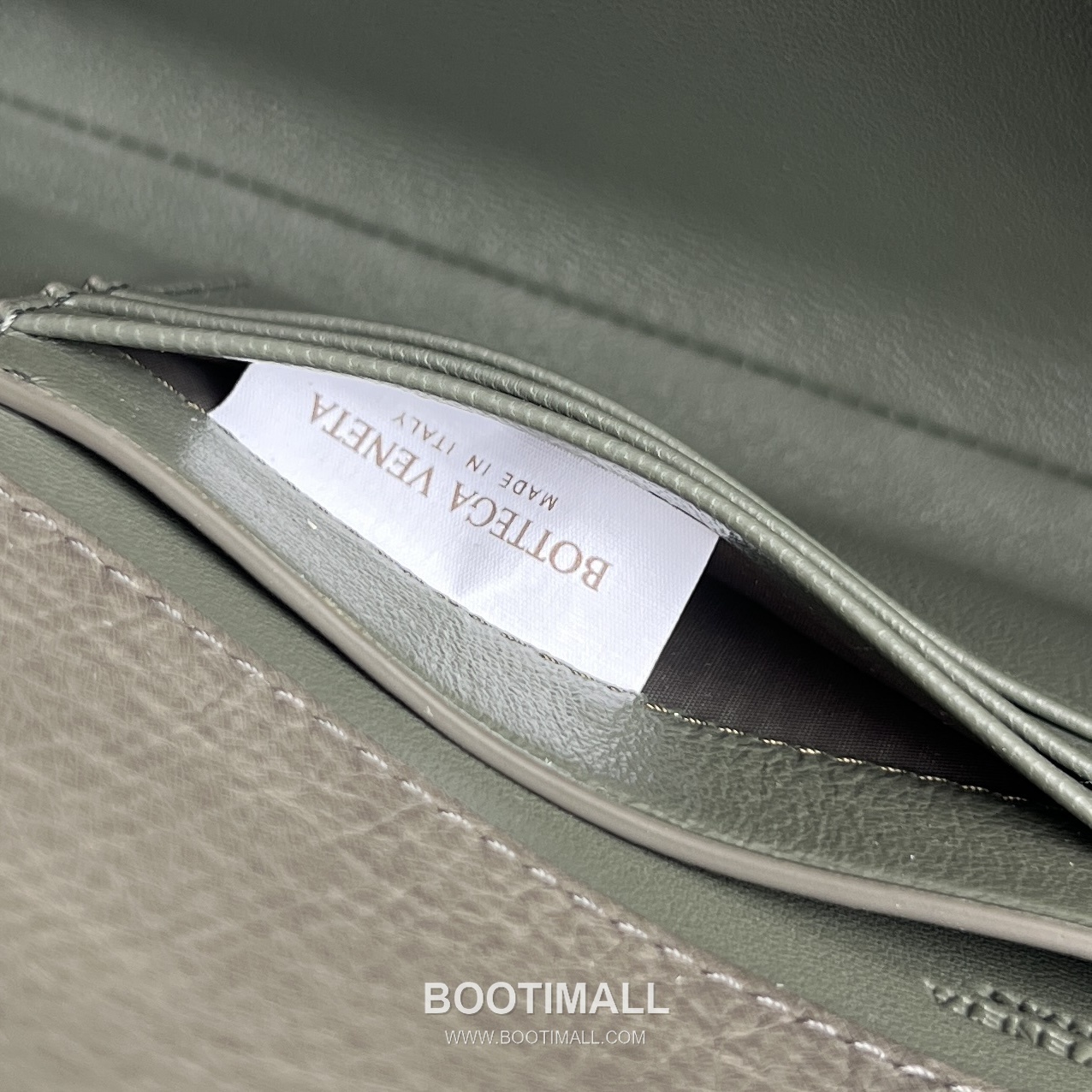 Bottega Veneta Andiamo Clutch Ostrich Leather Pink 보테가 베네타 안디아모 클러치 오스트리치 레더 핑크 31cm 10