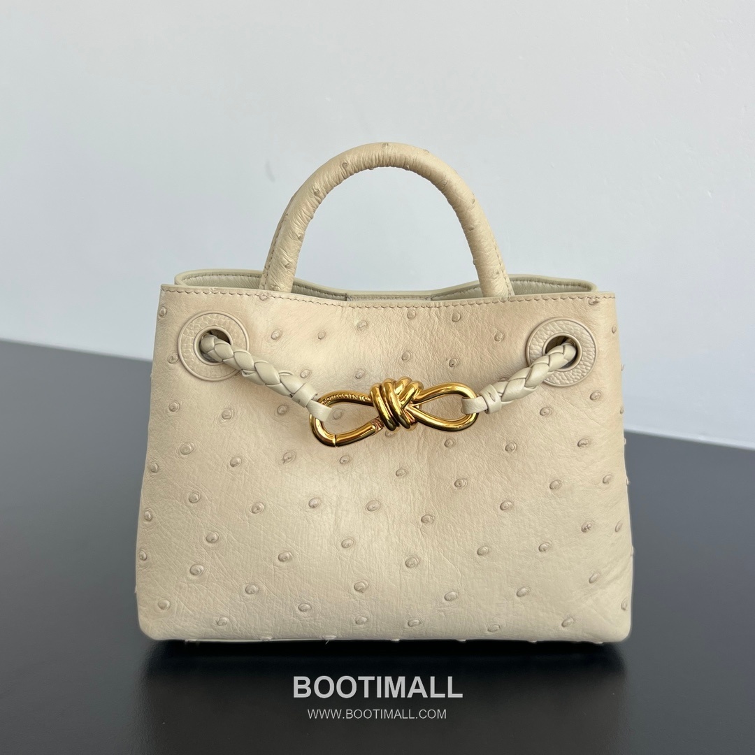 Bottega Veneta Andiamo Mini Ostrich Leather Beige Top Handle Bag 보테가 베네타 안디아모 미니 오스트리치 레더 베이지 탑핸들백 20.5cm 5