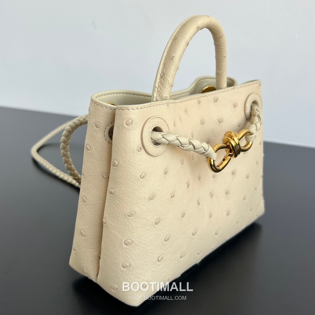 Bottega Veneta Andiamo Mini Ostrich Leather Beige Top Handle Bag 보테가 베네타 안디아모 미니 오스트리치 레더 베이지 탑핸들백 20.5cm 6