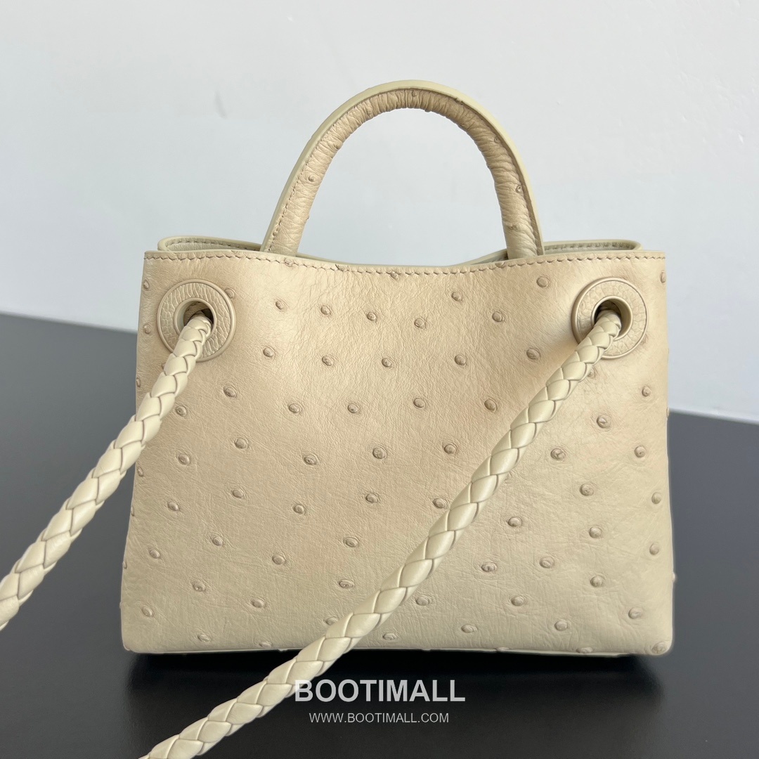 Bottega Veneta Andiamo Mini Ostrich Leather Beige Top Handle Bag 보테가 베네타 안디아모 미니 오스트리치 레더 베이지 탑핸들백 20.5cm 7